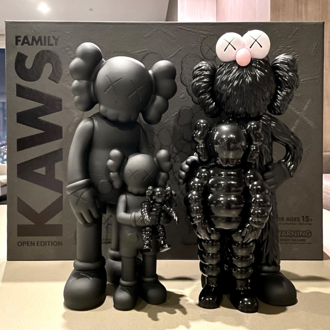 KAWS FAMILY BLACK KAWS TOKYO FIRST 未開封